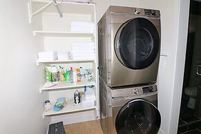 Tranquil Modern Haven 2 Bedroom Home