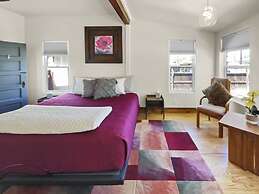 Reminiscent Downtown Cottage 2 Bedroom Cottage