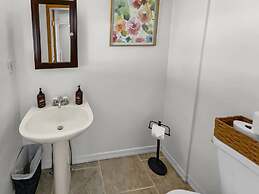 Reminiscent Downtown Cottage 2 Bedroom Cottage