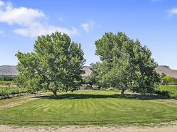 Reminiscent Downtown Cottage 2 Bedroom Cottage