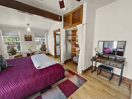 Reminiscent Downtown Cottage 2 Bedroom Cottage