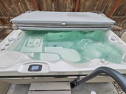 Reminiscent Downtown Cottage 2 Bedroom Cottage