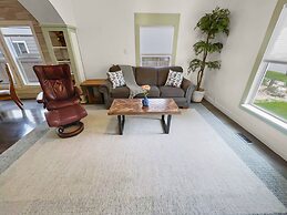 Reminiscent Downtown Cottage 2 Bedroom Cottage