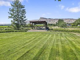 Reminiscent Downtown Cottage 2 Bedroom Cottage