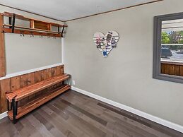 Reminiscent Downtown Cottage 2 Bedroom Cottage