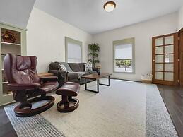 Reminiscent Downtown Cottage 2 Bedroom Cottage