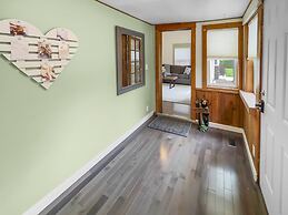 Reminiscent Downtown Cottage 2 Bedroom Cottage