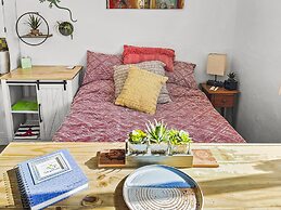 Quaint Monument Retreat Studio