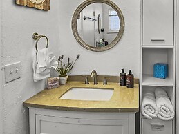 Quaint Monument Retreat Studio