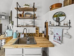 Quaint Monument Retreat Studio