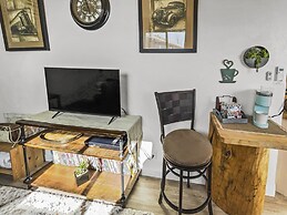 Quaint Monument Retreat Studio