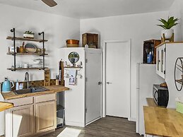 Quaint Monument Retreat Studio