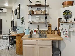 Quaint Monument Retreat Studio