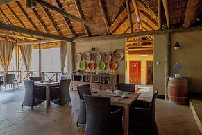 Room in Guest Room - Mmakuba Private Game Lodge, Deluxe Chalet 8B