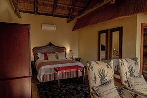 Room in Guest Room - Mmakuba Private Game Lodge, Deluxe Chalet 8B