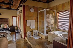 Room in Guest Room - Mmakuba Private Game Lodge, Superior Suite 4