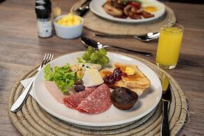 Room in Guest Room - Mmakuba Private Game Lodge, Deluxe Chalet 7C