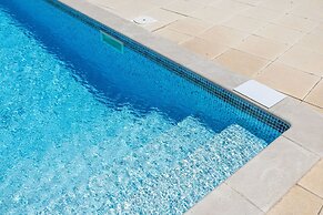 Carmona A com Vista Para a Piscina