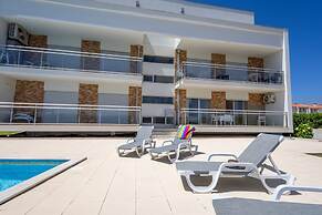 Carmona A com Vista Para a Piscina