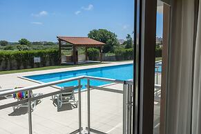Carmona A com Vista Para a Piscina