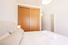 Carmona A com Vista Para a Piscina