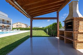 Carmona A com Vista Para a Piscina