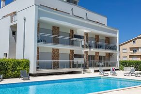 Carmona A com Vista Para a Piscina