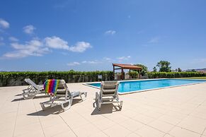 Carmona A com Vista Para a Piscina