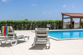 Carmona A com Vista Para a Piscina