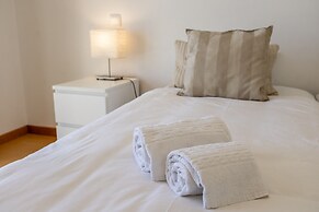 Carmona A com Vista Para a Piscina