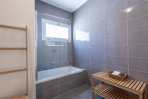 Carmona A com Vista Para a Piscina