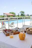 Carmona A com Vista Para a Piscina