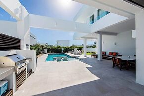 2bdr Beachside Vacation Villa, Hotel Amenities v6