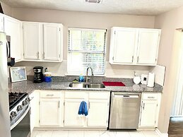 3 Bed Home 15 Minutes to Downtown Atlanta