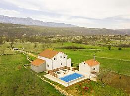 Relaxing Bisko Retreat With Outdoor Pool, Furnished Terrace and BBQ
