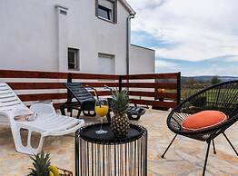 Relaxing Bisko Retreat With Outdoor Pool, Furnished Terrace and BBQ