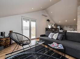 Relaxing Bisko Retreat With Outdoor Pool, Furnished Terrace and BBQ