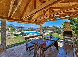 Exquisite Spacious Villa Bufaline With Pool and Gym