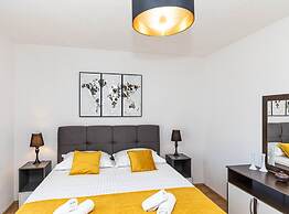 Exquisite Spacious Villa Bufaline With Pool and Gym