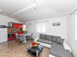 Exquisite Spacious Villa Bufaline With Pool and Gym