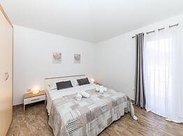 Exquisite Spacious Villa Bufaline With Pool and Gym