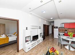 Exquisite Spacious Villa Bufaline With Pool and Gym