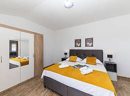 Exquisite Spacious Villa Bufaline With Pool and Gym