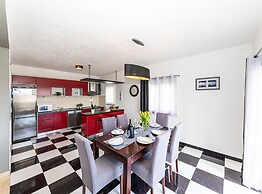 Exquisite Spacious Villa Bufaline With Pool and Gym