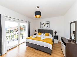 Exquisite Spacious Villa Bufaline With Pool and Gym