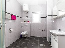 Exquisite Spacious Villa Bufaline With Pool and Gym