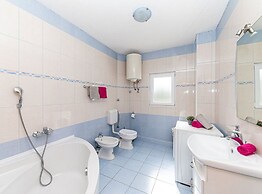 Exquisite Spacious Villa Bufaline With Pool and Gym