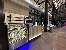 Unique Resort & Lifestyle