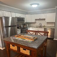 Hilton Head Condo Close To Beach & Golfing 2 Bedroom Condo