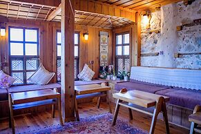 Ayşenaz Hanım Konağı